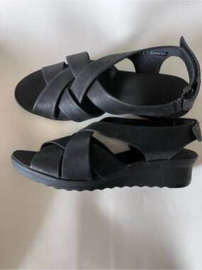 Clark’s Cloudsteppers Wedge Sandals